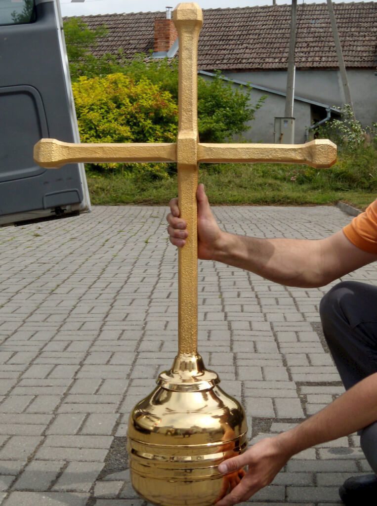 Renowacja obiektów sakralnych - Kościół Piotra i Pawła w Opolu - Złoty krzyż