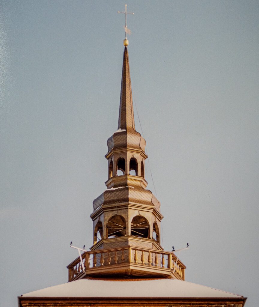 Hełm wieży kościoła - pokrycie blachą miedzianą