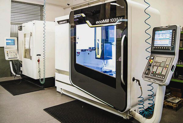 CNC czy tłoczenie - którą technologię produkcji wybrać? 1 CNC vs tłoczenie - porównanie technologii produkcji elementów metalowych