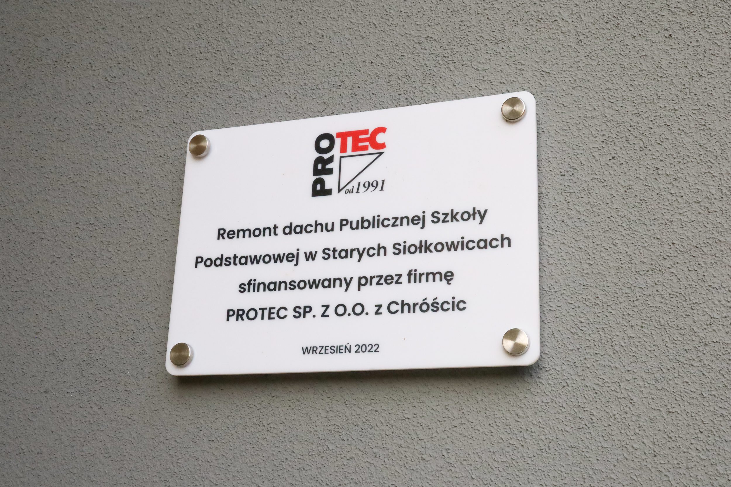 Firma PROTEC wyremontowała dach “łącznika” Szkoły Podstawowej w Starych Siołkowicach