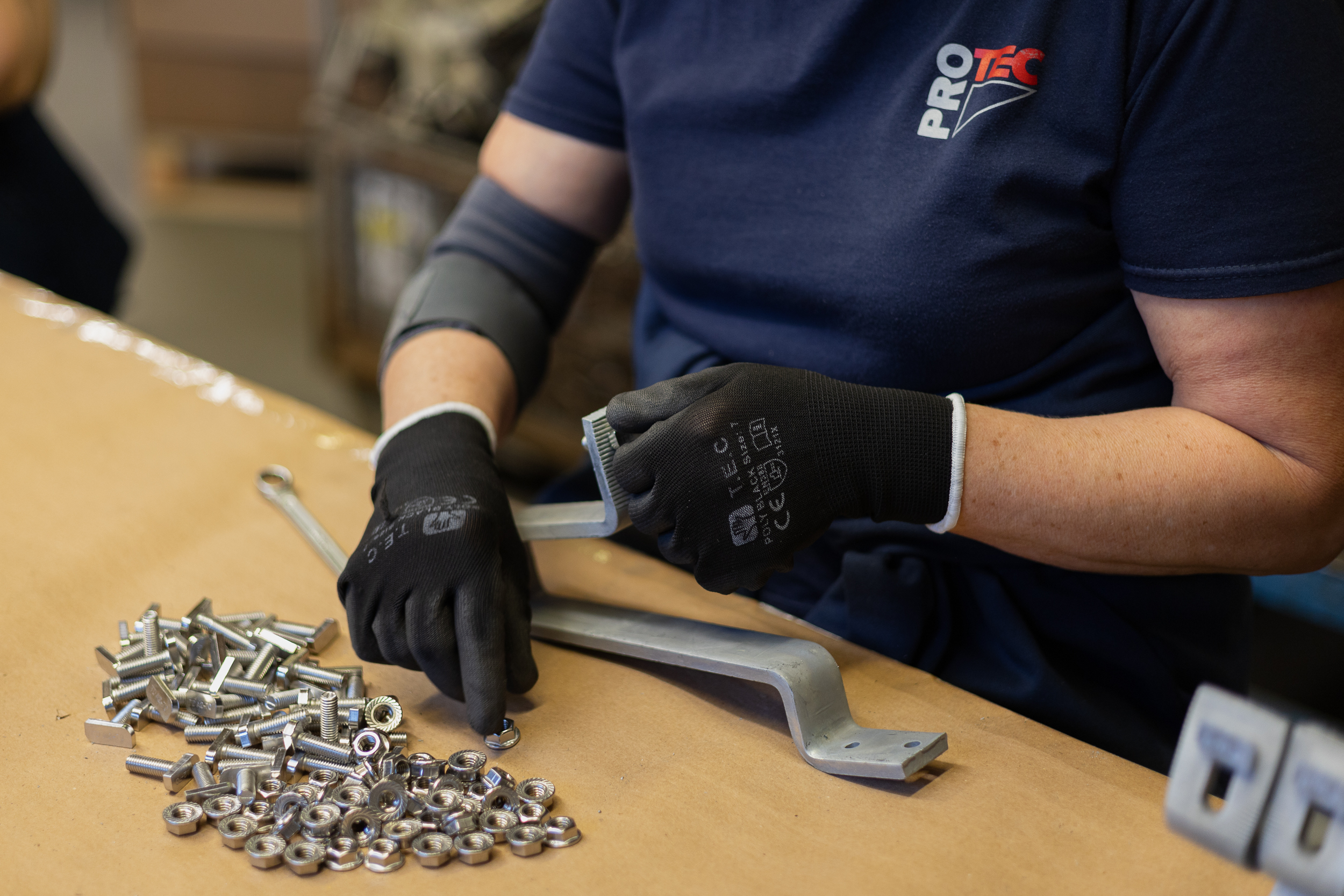 Produkty – elementy rynnowe, dachowe i mocowania PV 1 Produkcja pod marką klienta