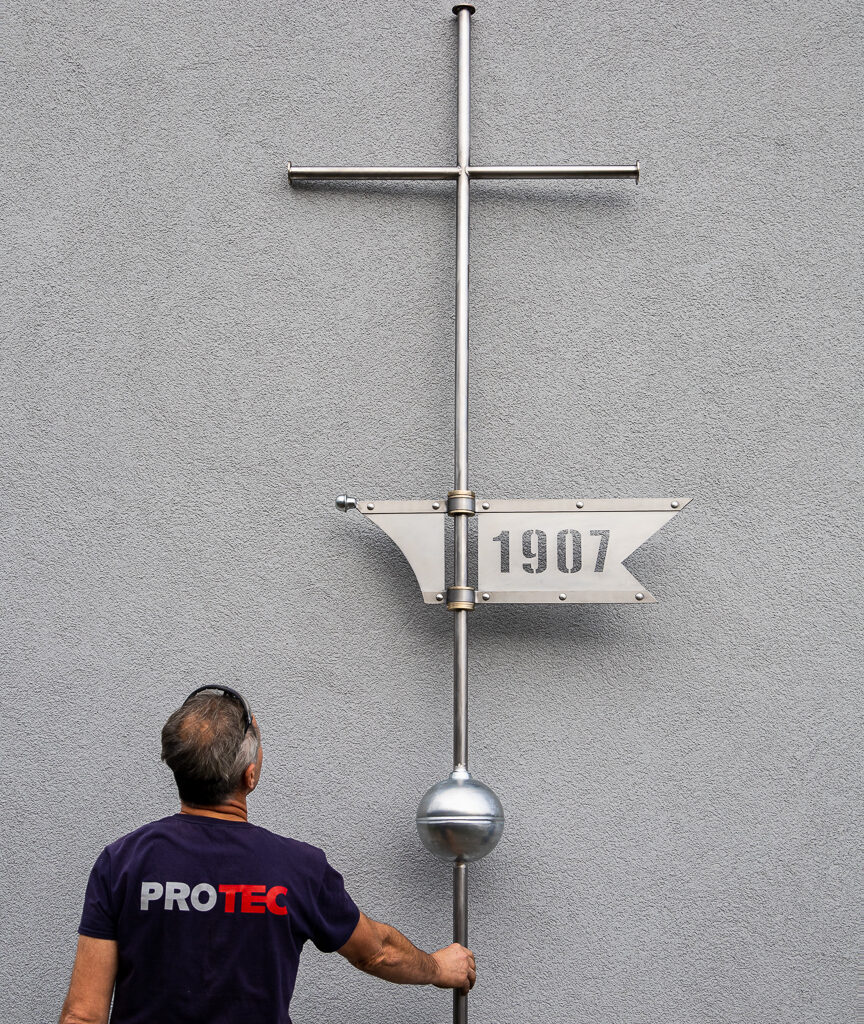 Metallkreuz – Restaurierung und Anfertigung von Dachkreuzen